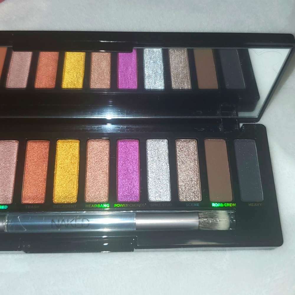 NIB Urban Decay Naked METAL MANIA Eyeshadow Palette - Picture 5 of 11